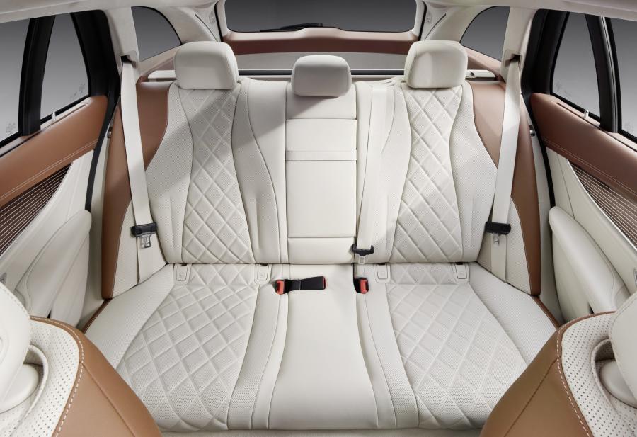Интерьер Mercedes-Benz E350 d Exclusive Line Estate 2016 года  (фото 26 из 30)
